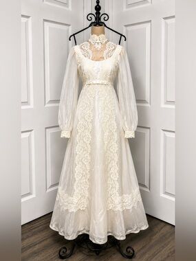 Vintage Lace Illusion Romantic Victorian Prairie Cottagecore Wedding Dress XS